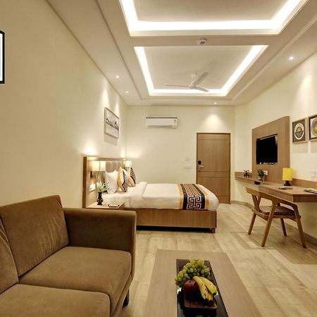 Airport Hotel Claytone New Delhi Bagian luar foto