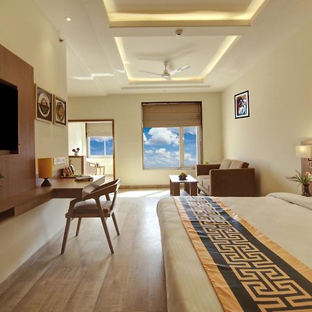 Airport Hotel Claytone New Delhi Bagian luar foto