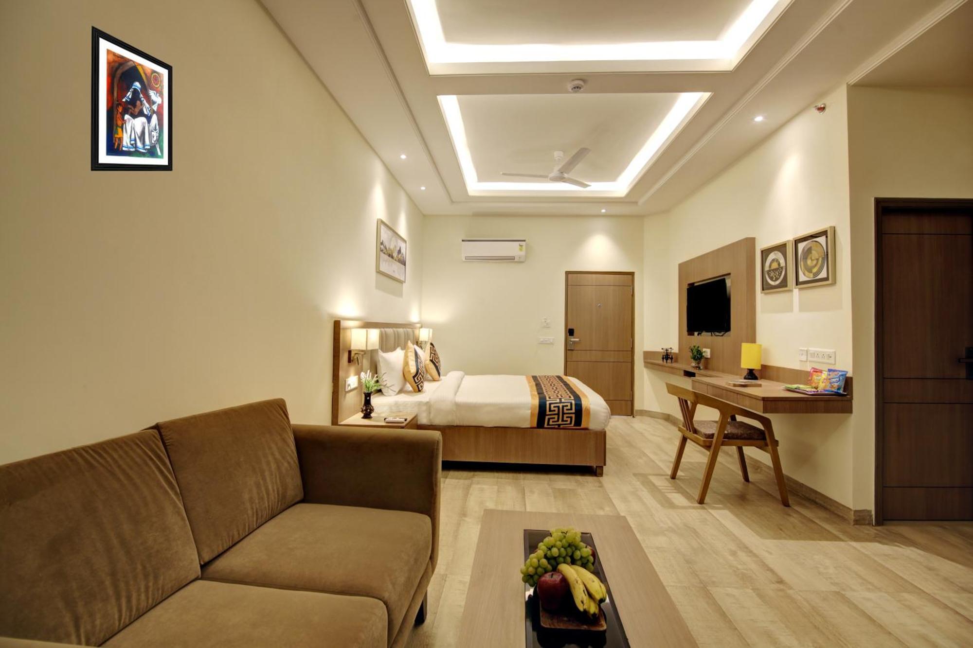 Airport Hotel Claytone New Delhi Bagian luar foto