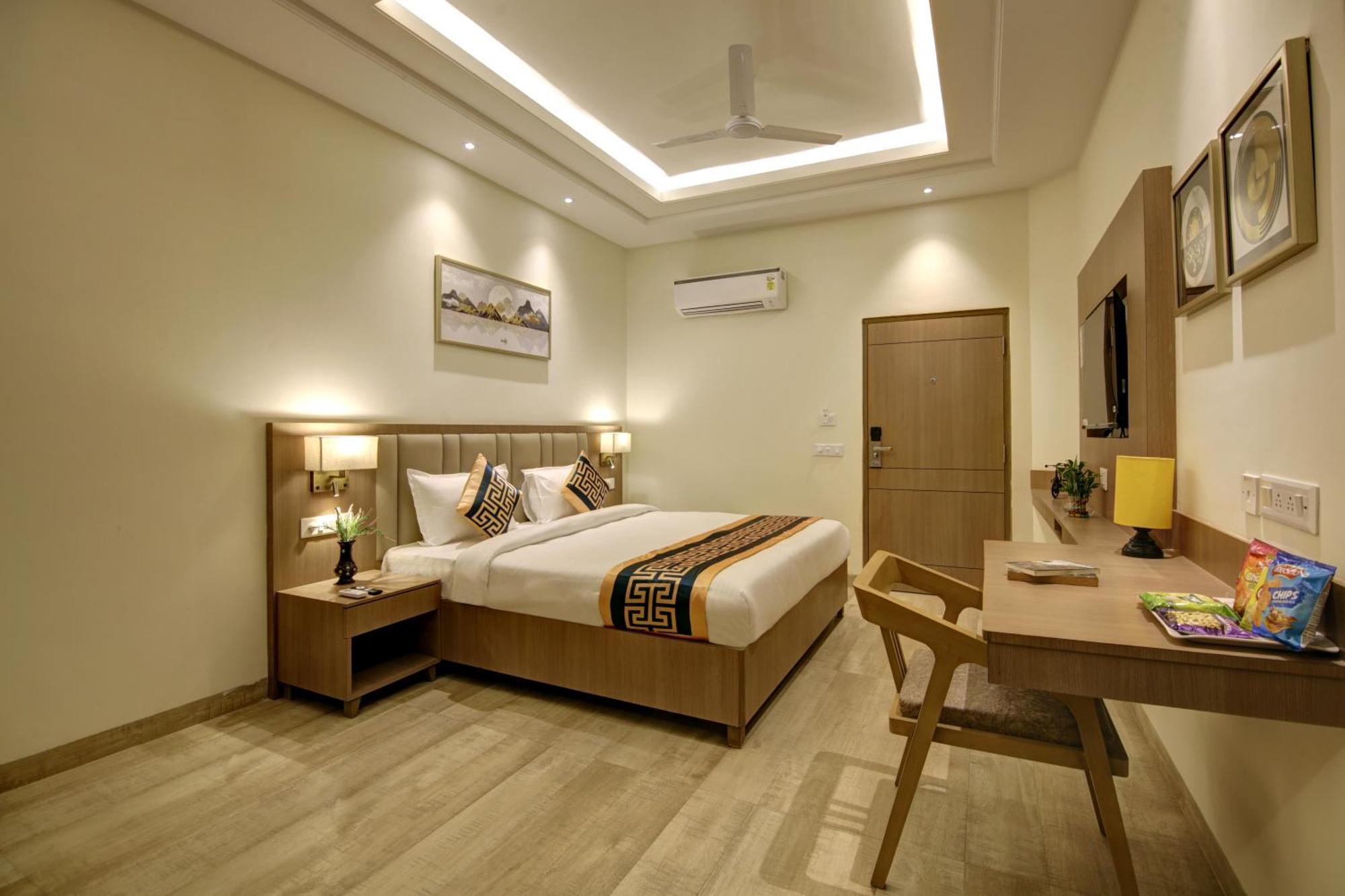 Airport Hotel Claytone New Delhi Bagian luar foto