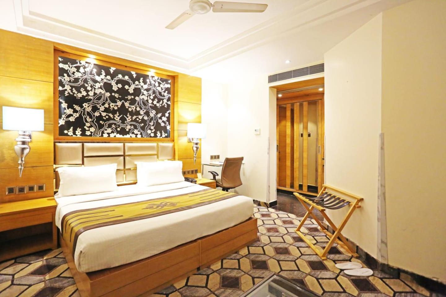 Airport Hotel Claytone New Delhi Bagian luar foto