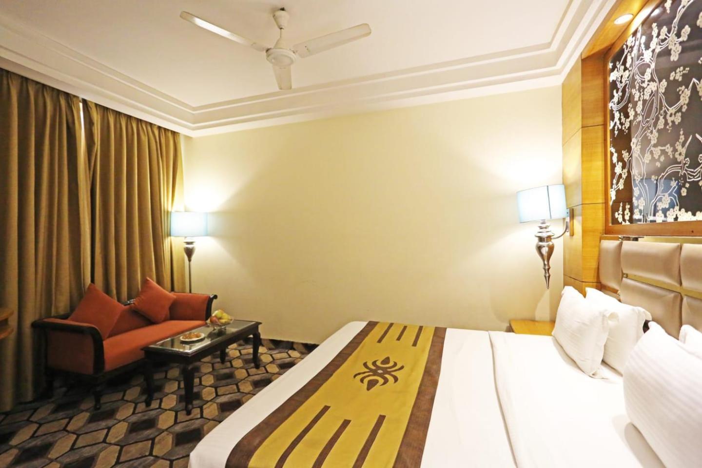 Airport Hotel Claytone New Delhi Bagian luar foto