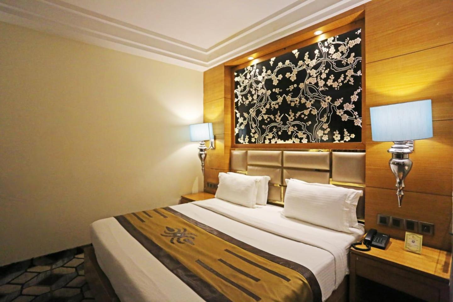 Airport Hotel Claytone New Delhi Bagian luar foto