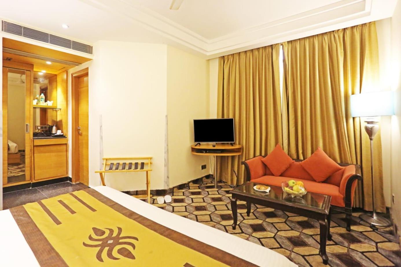 Airport Hotel Claytone New Delhi Bagian luar foto