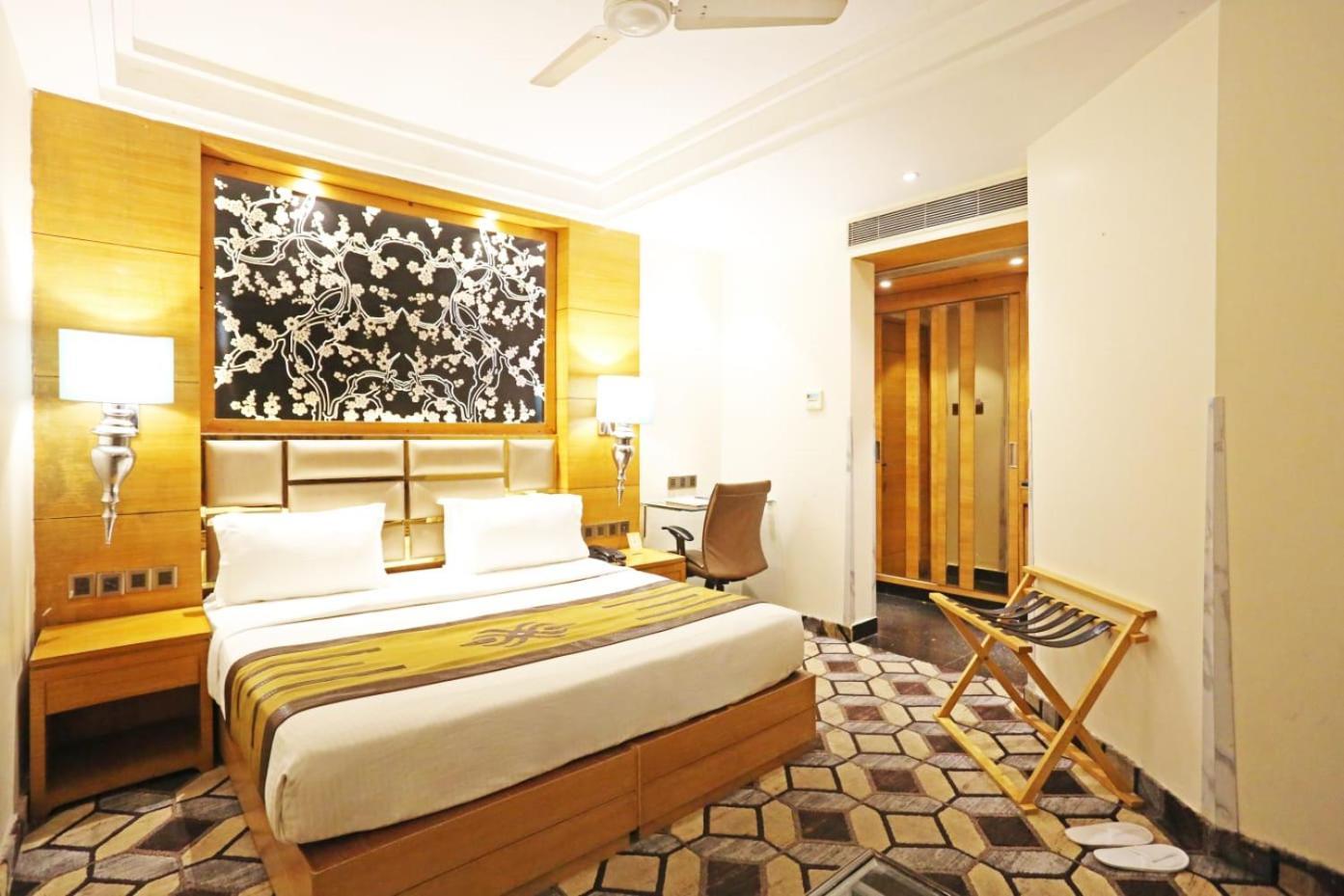 Airport Hotel Claytone New Delhi Bagian luar foto