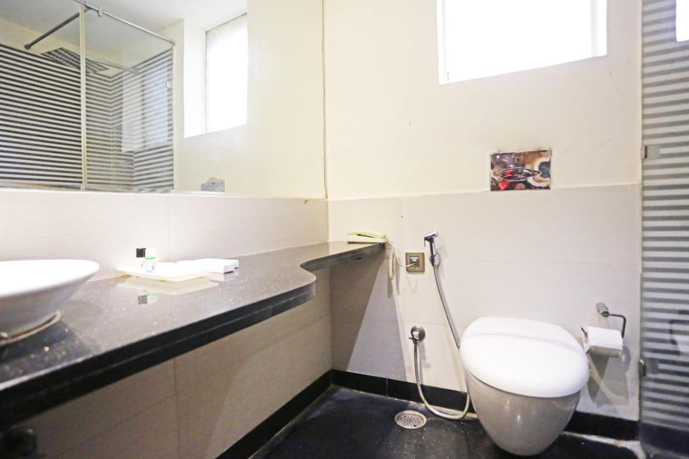 Airport Hotel Claytone New Delhi Bagian luar foto