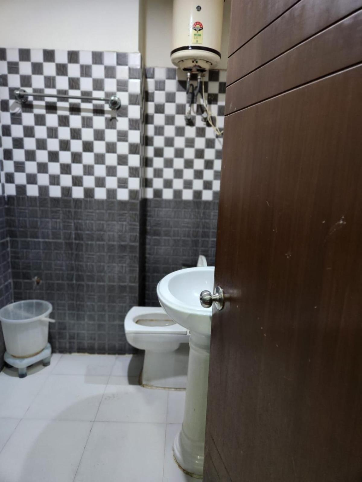Airport Hotel Claytone New Delhi Bagian luar foto