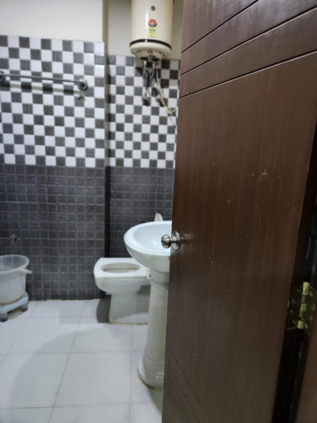 Airport Hotel Claytone New Delhi Bagian luar foto