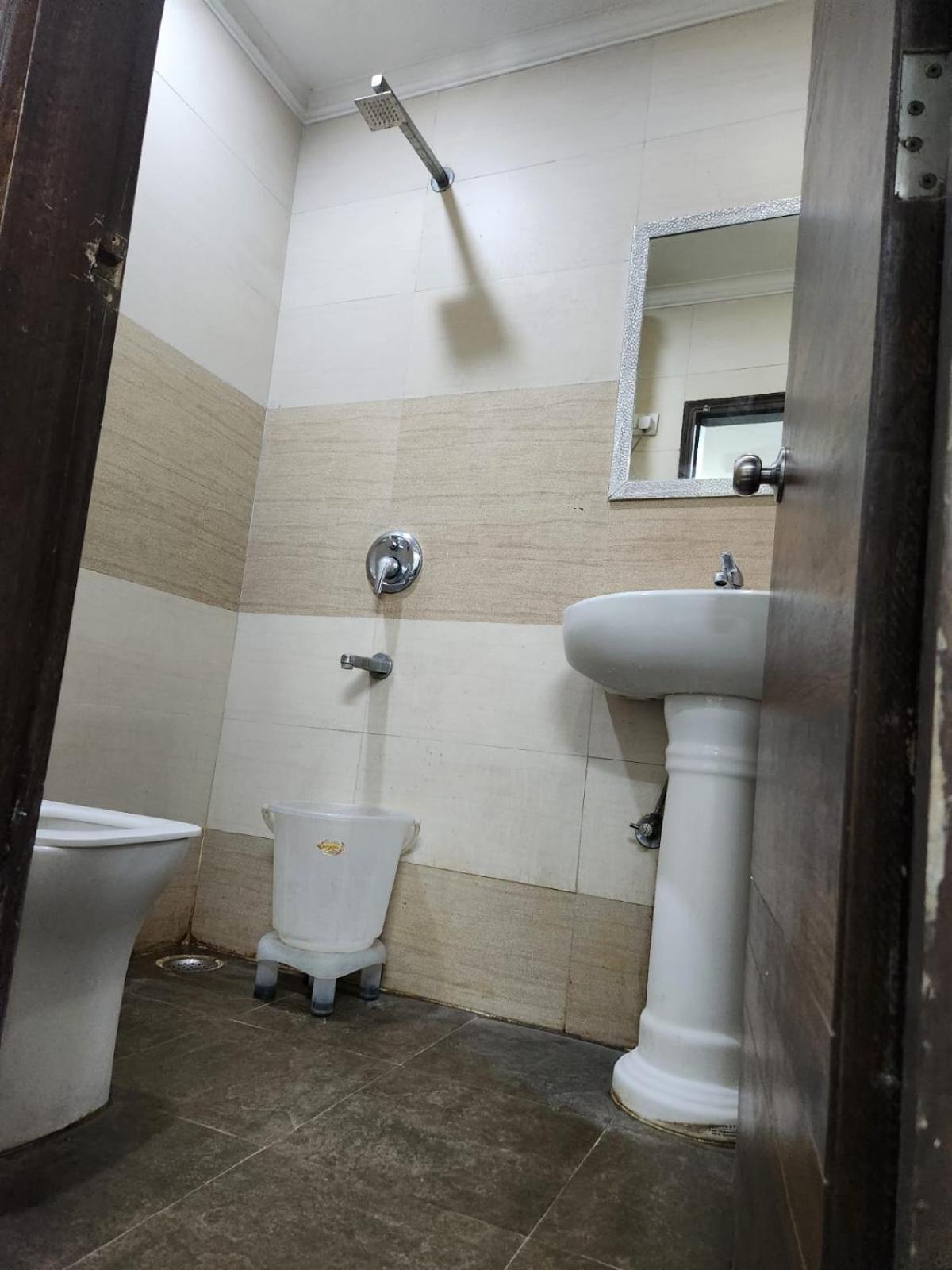 Airport Hotel Claytone New Delhi Bagian luar foto