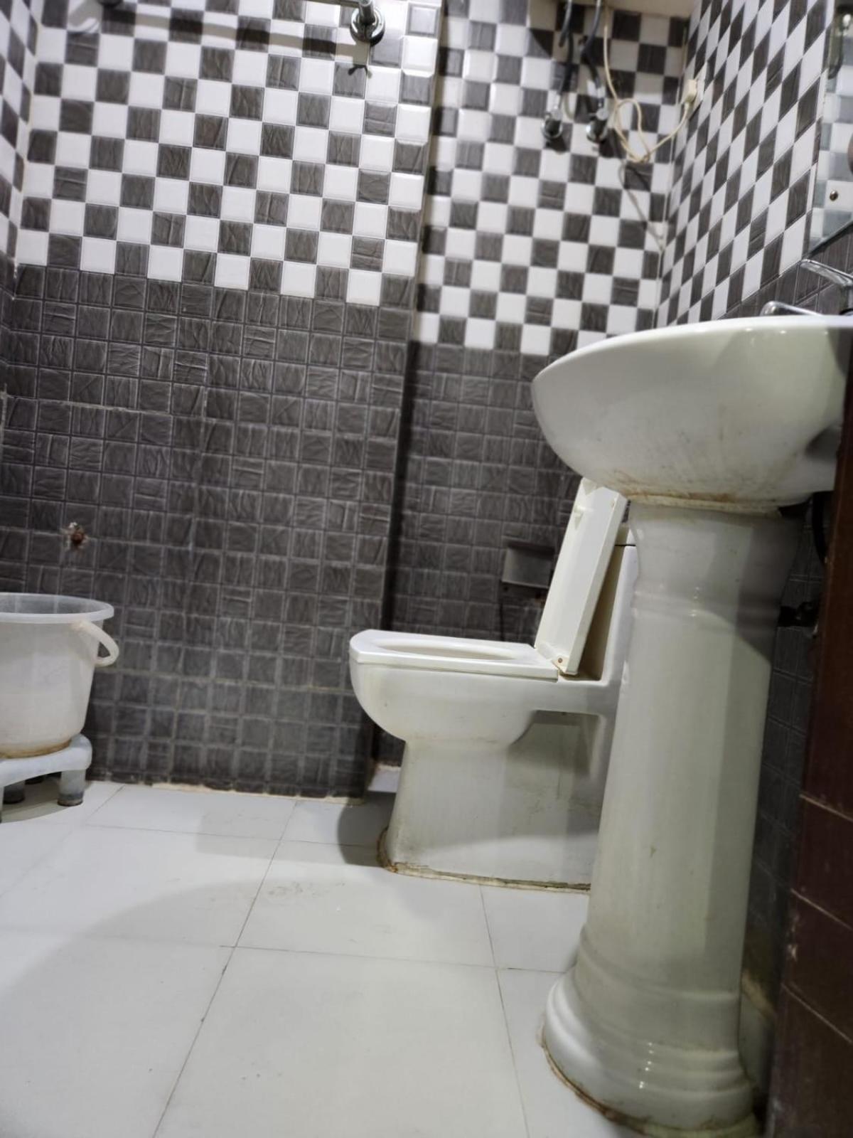 Airport Hotel Claytone New Delhi Bagian luar foto